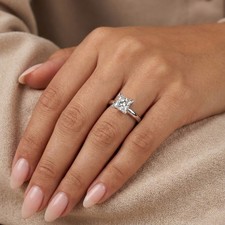 Solitaire Engagement Ring 18K Gold 1.80 Carat Princess Lab-Grown Diamond F SI2