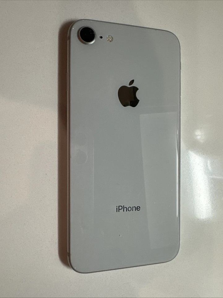 Apple iPhone 8 128GB Silver (AT&T) Cracked Screen - With Extra Box - Image 4 of 4