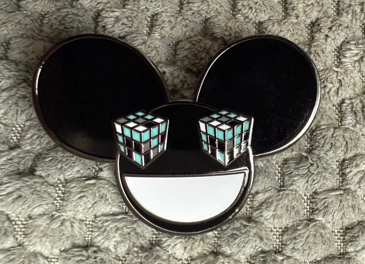 Series 4 Enamel Pin Rubik's Cube