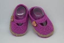 Sandali chiusi neonato, uncinetto,rosa malva,cinturino,bottone cuore.Nuovo.