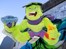 MARVEL HOLIDAY HULK PLUSH DISNEY 8 NEW WITH TAGS FAST SHIPPING