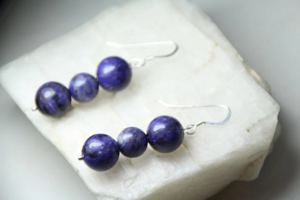 Pendientes de plata de ley 925 con piedras preciosas de bola de 8 mm y 10 mm Sugilite púrpura 1 3/4" Foto 3 de 4