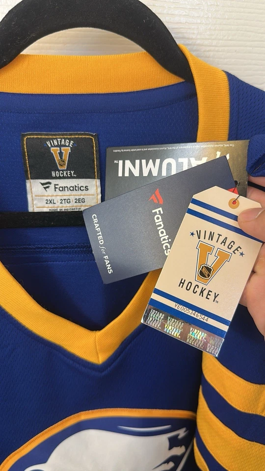 Camiseta Fanatics Vintage Buffalo Sabres Talla 2XL Pat LaFontaine Línea Azul Precio de venta sugerido por el fabricante 200 USD Foto 3 de 4