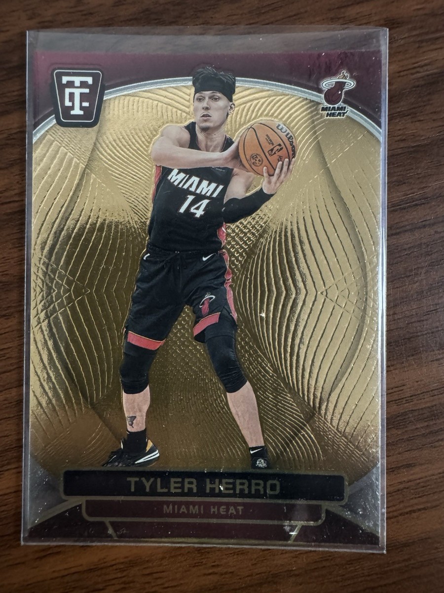 その他 Tyler Herro PINK Fluorescent RC /10 PSA9 Tyler Herro 2019 Prizm #259 Base Price Guide - Sports Card