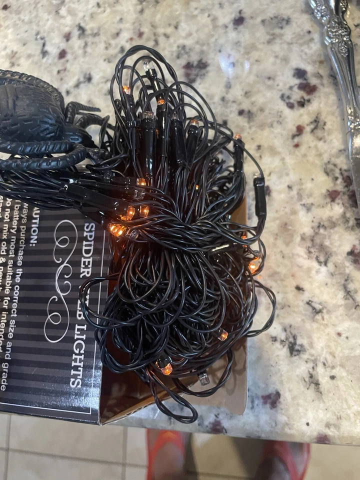 Cadena de luces de tela de araña de Halloween de 5 pies con araña 60 LED 8 funciones interiores Foto 4 de 4