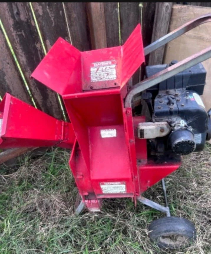 Troy-Bilt Super Tomahawk Chipper Shredder 8HP 11087 Briggs & Stratton + tow bar - Image 4 of 4