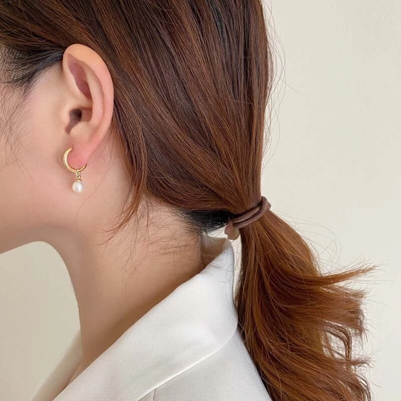 Woman 18K Gold Plated Freshwater Pearl Earring Clip Hoop Huggie Drop Dangle - Image 3 of 4