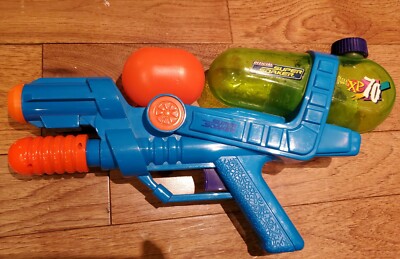VINTAGE SUPER SOAKER XP 70 XTRA POWER WATER GUN 1997 LARAMI WORKS