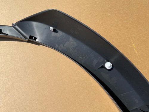 Land Rover Discovery 5 NEW GENUINE left rear wheel arch trim LR138493 27B - Picture 9 of 12