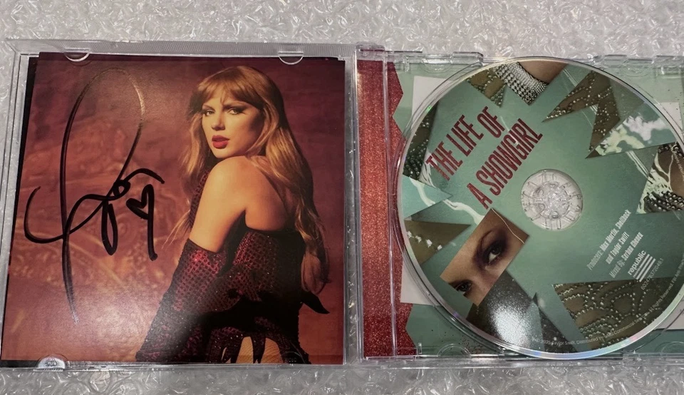 Rare LONG Signature Auto Taylor Swift Signed The Life Of A Showgirl CD Photo 3 - Image 4 of 4