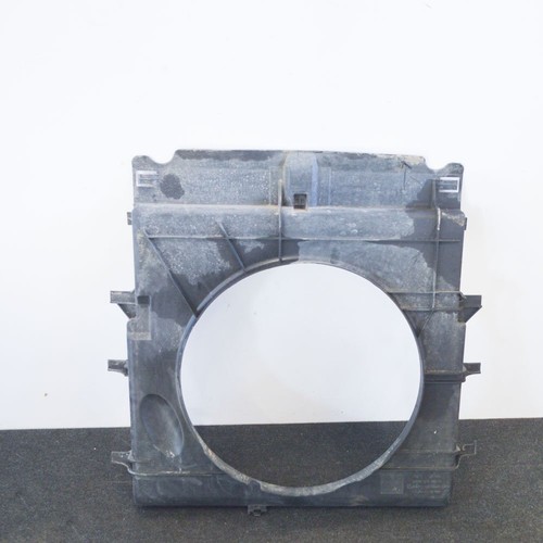 Radiator cooling fan shroud