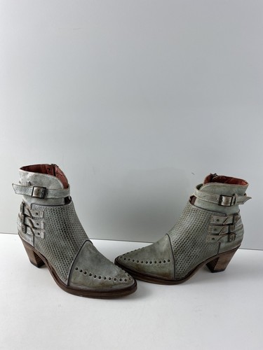 NWOB Corral Gray Leather Strappy 