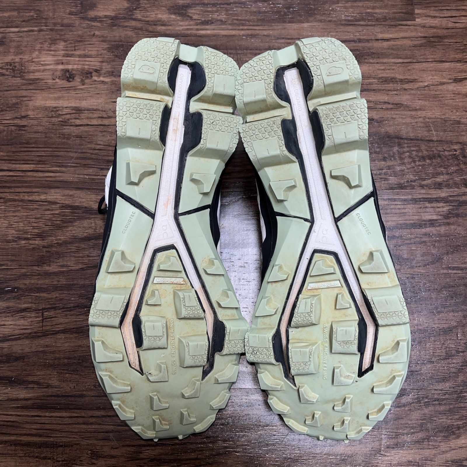 On Cloud Running CloudVenture Trainers Womens Pea… - image 7