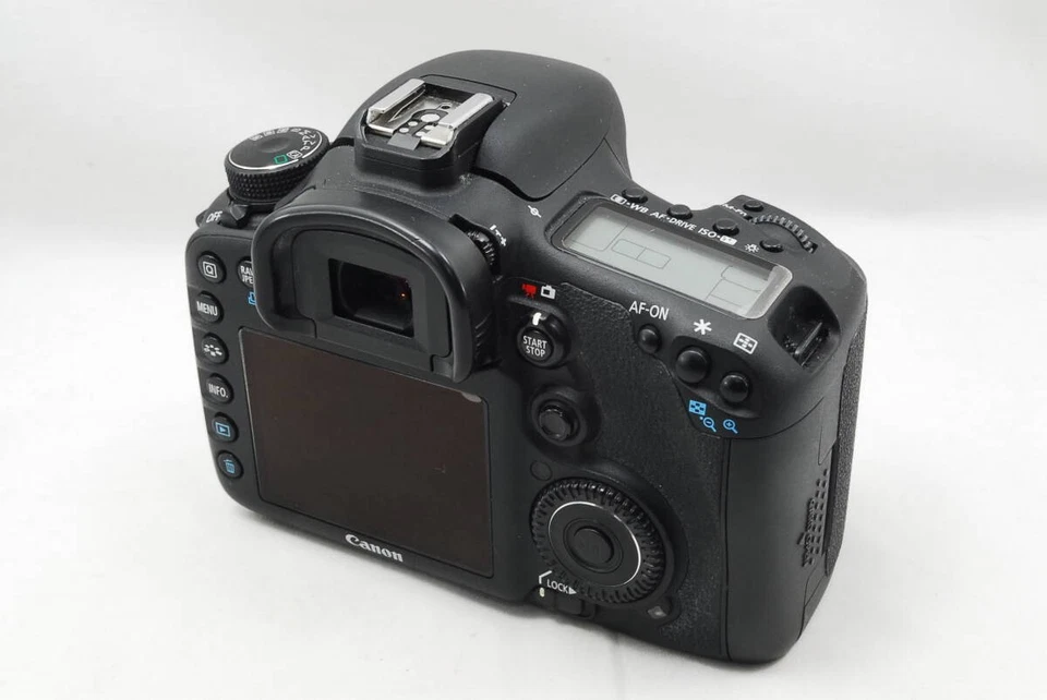 Canon EOS 7D DSLR Camera Body, Used, Includes Battery & Charger - Image 3 of 4