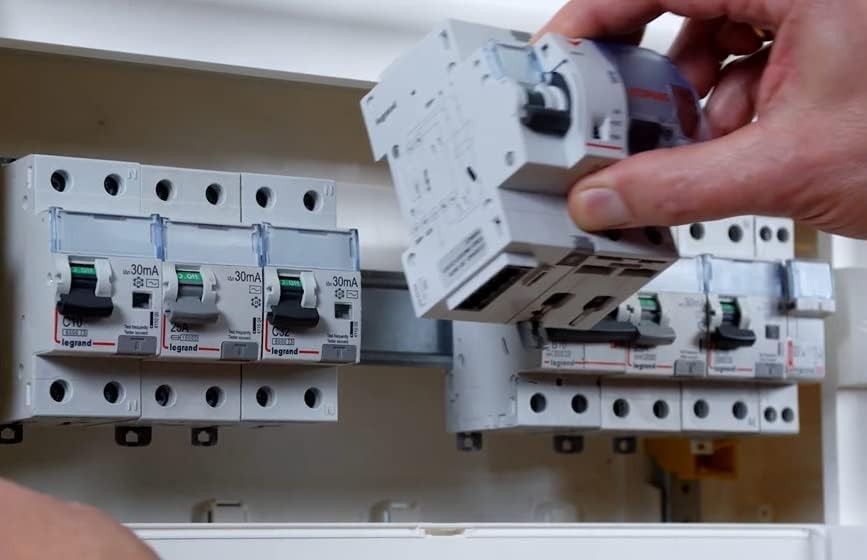 Réarmement automatique différentiel 40A Legrand Stop et Go blanc - 4