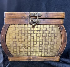 VTG Bombay Woven Wicker Storage Box Gold Tone W/Metal Closure Hinged Lid (2299)