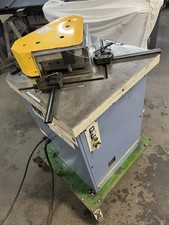 Bernardo Hydraulische Ausklinkmaschine