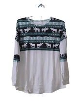NEW long-sleeve shirt featuring a festive moose and snowflake pattern SIZE M