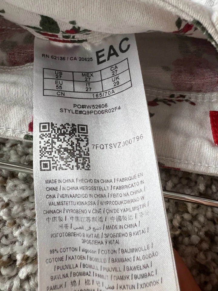 Guess Los Angeles White|Red Floral Micro Short Shorts Stretch Junior's Size 27 - Image 4 of 4