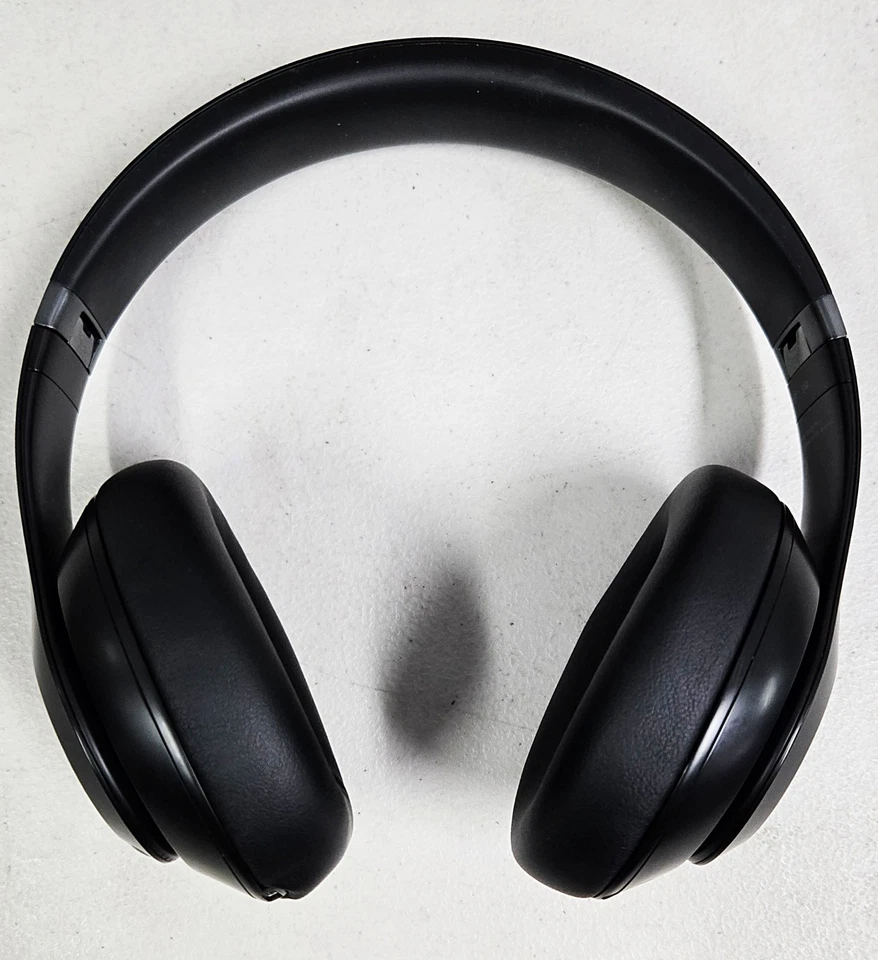 Beats Studio Pro Wireless Over-Ear Noise-Cancelling Headphones Black A2924 - Image 2 of 4