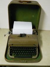 Vintage Remington Quiet-Riter Miracle Tab Portable Typewriter in Case thumbnail