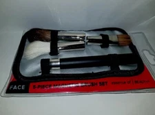 ESSENCE OF BEAUTY 5 Piece Magnetic Face Brush Kit - Interchangeable