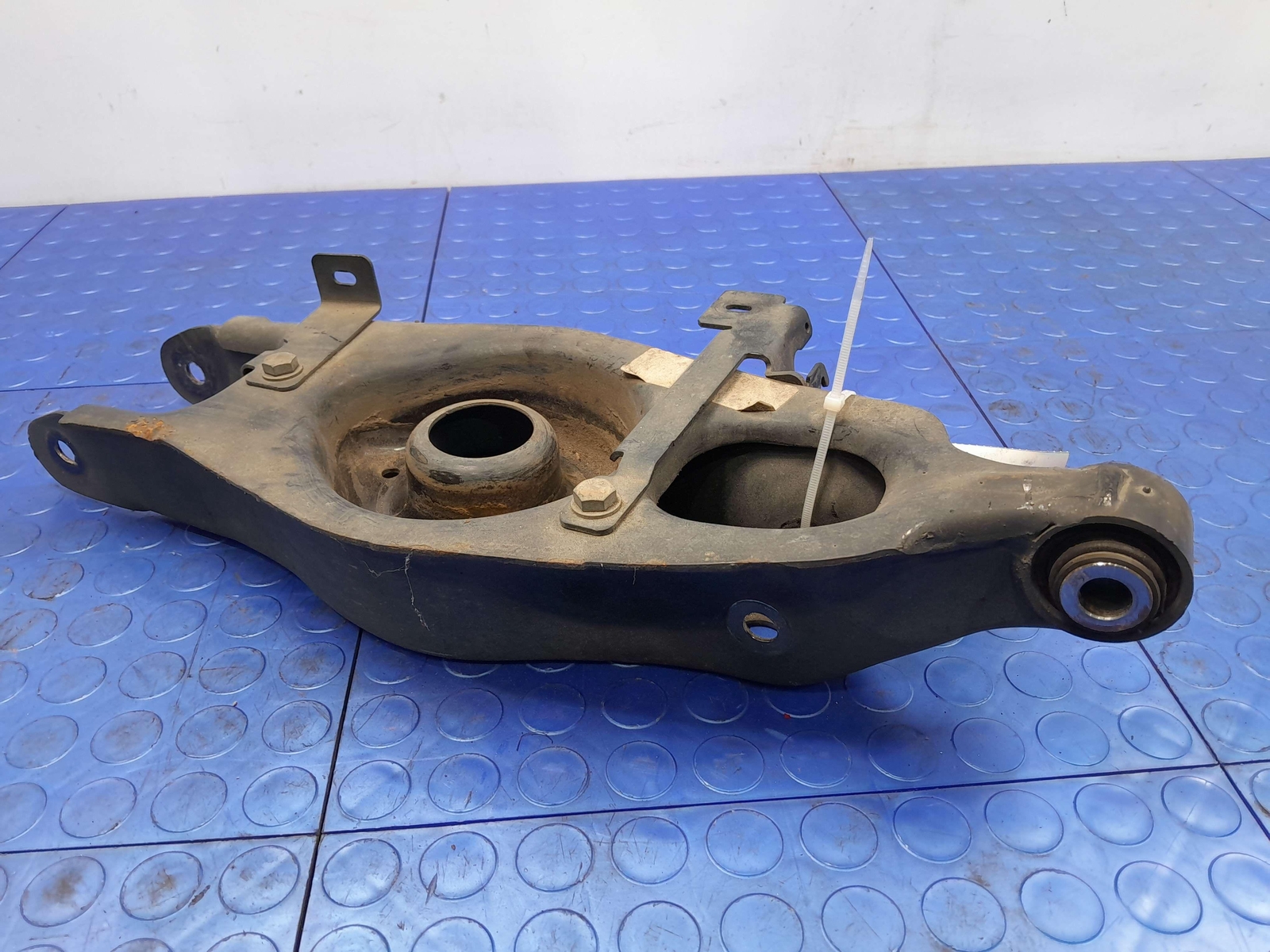 14-24 Maserati Ghibli Rear Lower Wishbone Arm Left or Right Side OEM 670036580