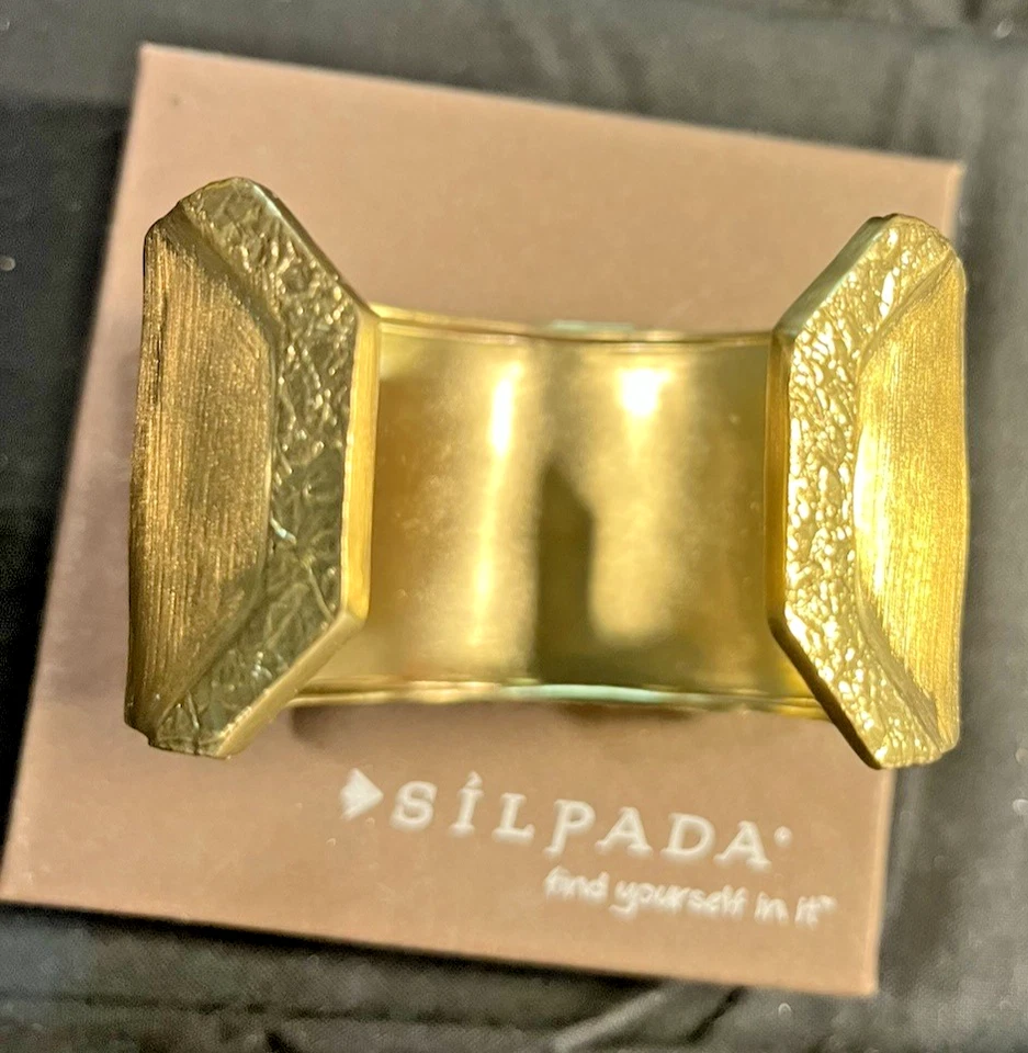 Vin. Silpada Colección K&R Athena Puño-Latón Texturizado 1 3/4" Ancho- 2 1/2" Diámetro. Foto 3 de 3