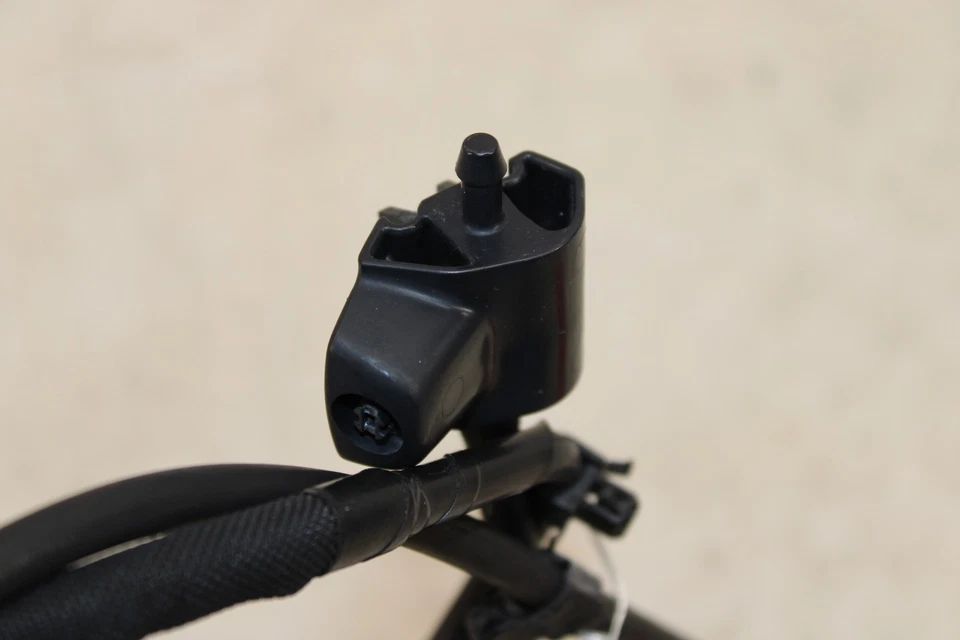 2017-2022 Infiniti Q60 Windshield Wiper Washer Nozzle Set OEM MY27 - Image 3 of 4