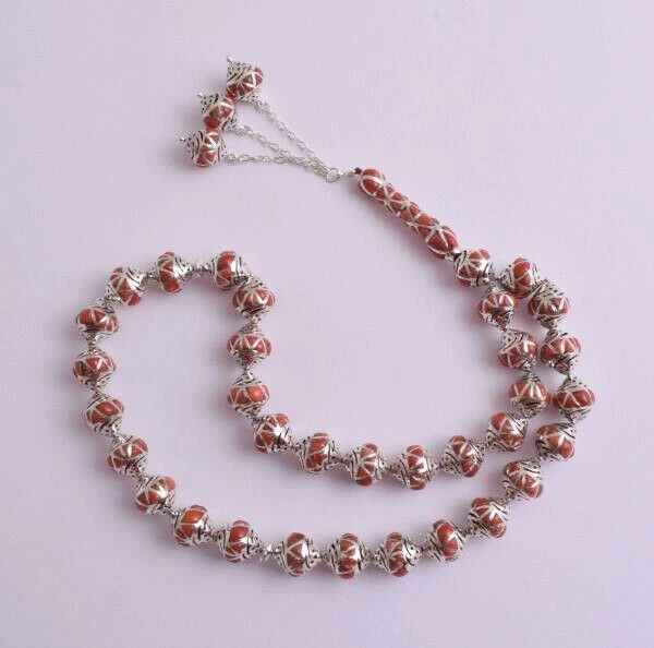 Perline di preghiera intarsiate rialzate islamiche in corallo rosso e argento... - Immagine 3 di 4