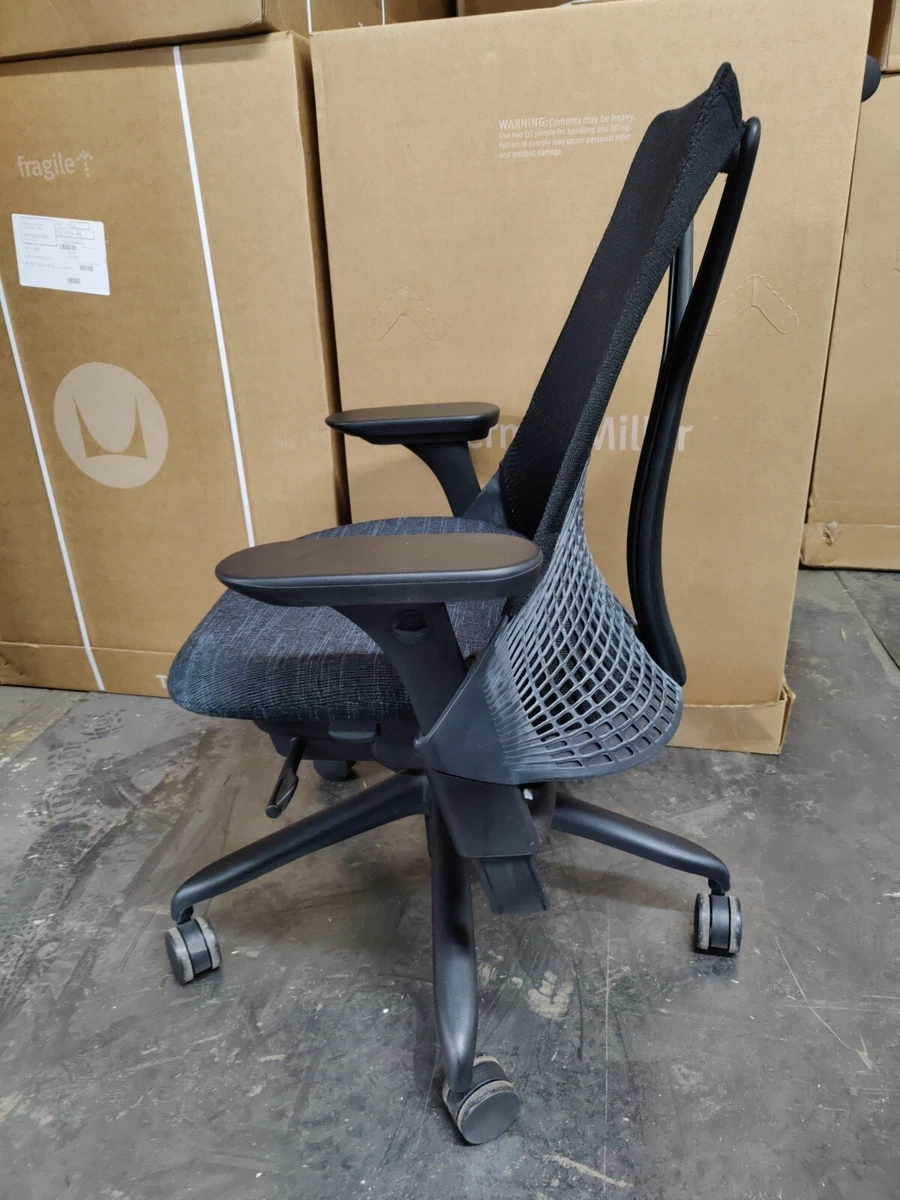 Aqua desk online chair with arms