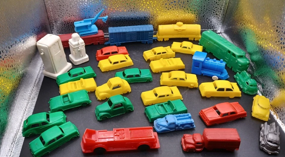 Lot Of 32 Molded Plastic Cars Train Plymouth Corvette Nash Rolls Royce Mercury - Image 3 of 4