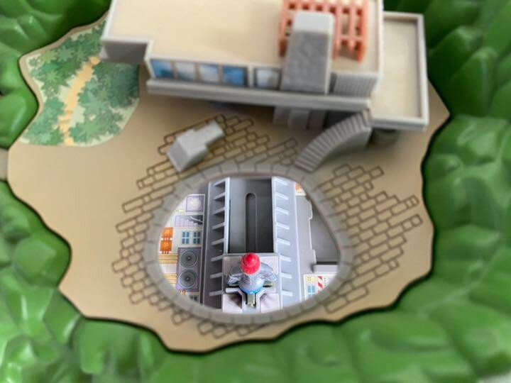 THUNDERBIRD Power Tech Tracy Island Secret Base Electronic Playset