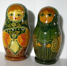 MATRIOSCHKA Puppen -2-Stück - 5 u. 6 Teile hergestellt 1990/91 - signiert + 6