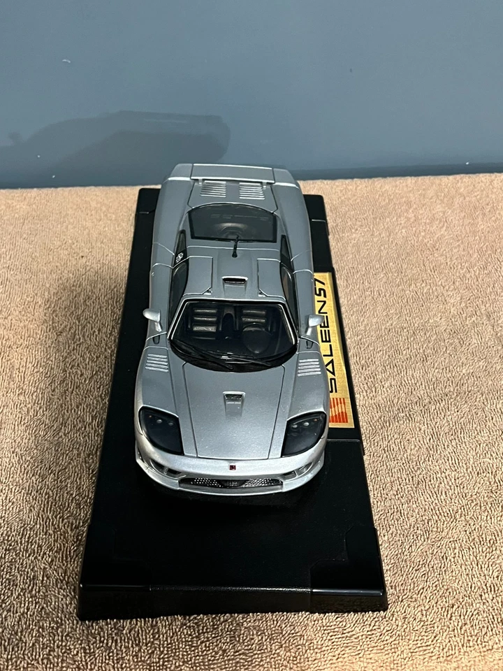MotorMax 1:18 Die Cast 2001 Saleen S7 Supercar w/Base - Image 4 of 4