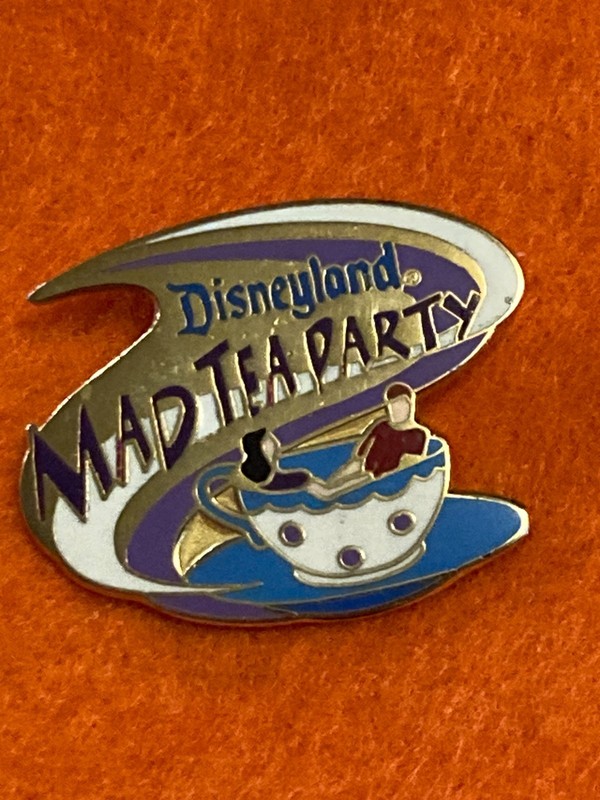 663    DLR - Mad Tea Party - 1998 Attraction Series