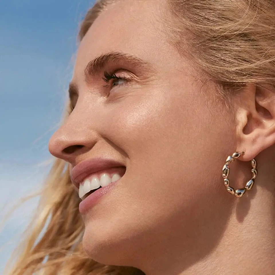 Yves Rocher Light Tonal Makeup Natural Face Fluid - Pick Favourite - 1 fl.oz. - Image 4 of 4