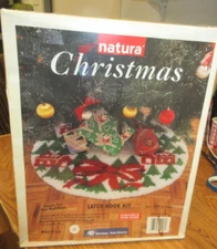 natura National Yarn Crafts Christmas Latch Hook Kit TREE SKIRT (33" Round)