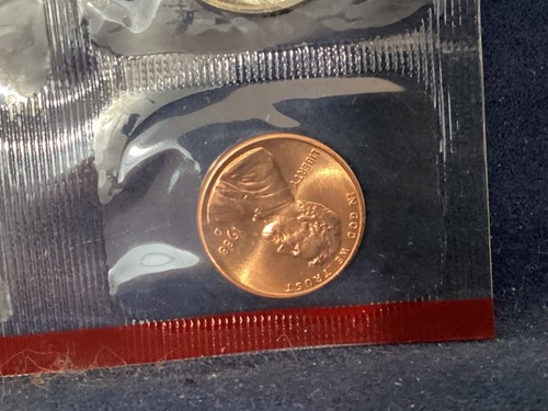 1988 Uncirculated Coin Sets, Denver and Philadelphia Mints w/Envelope - Picture 8 of 21