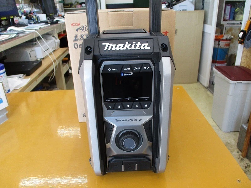 Makita MR005GZB Job Site Radio 40Vmax 18V 14.4V 10.8V Black Tool Body Only New - Image 3 of 4