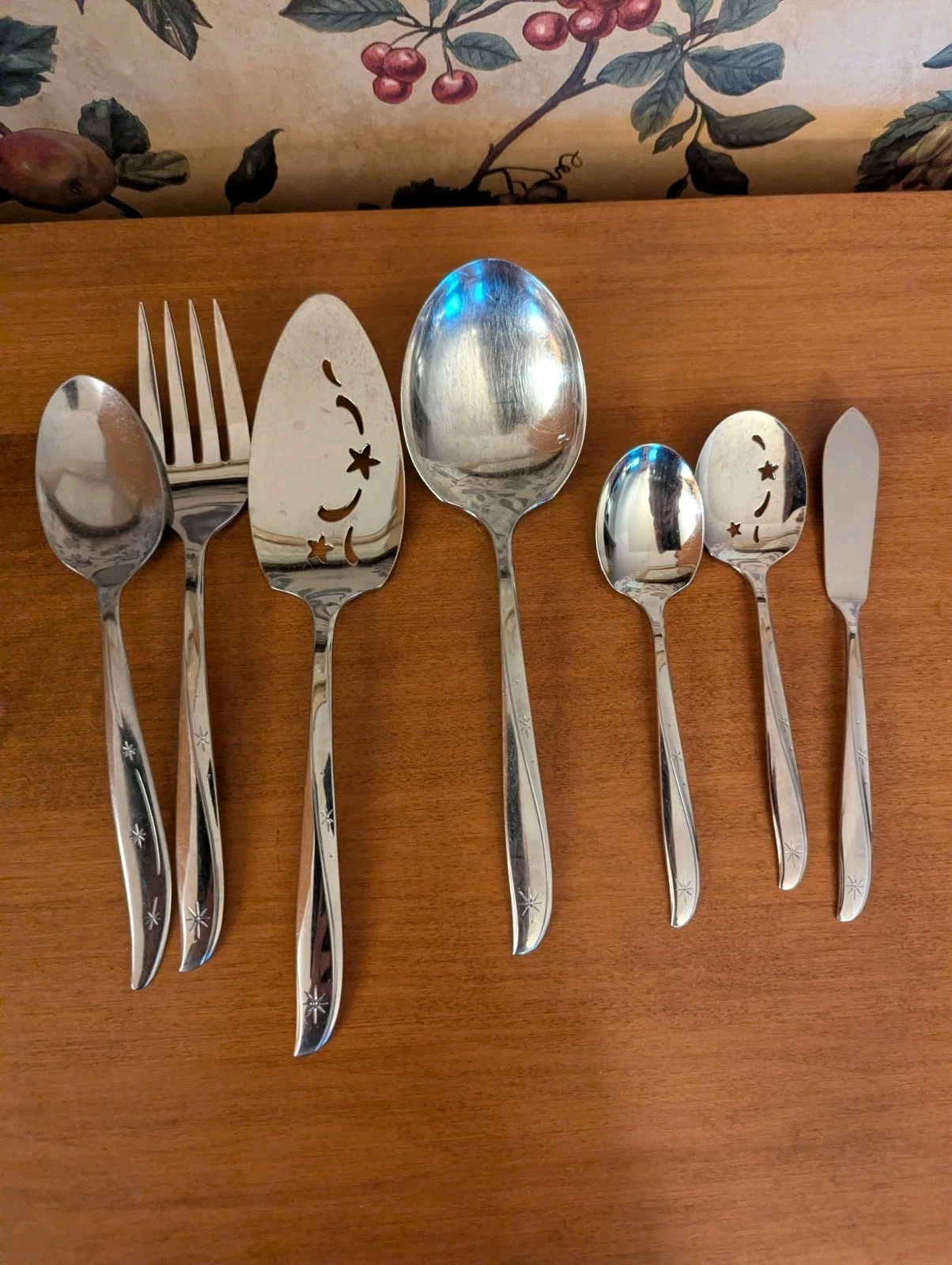 7-VINTAGE ONEIDA TWIN STAR COMMUNITY STAINLESS SERVING PIECES
Opens in a new window or tab
