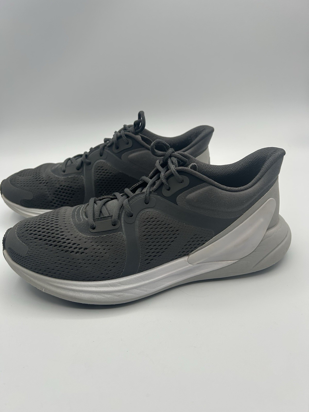 Lululemon Blissfeel Women’s Running Shoes Sz9 Asphalt Gray Vaper White FLAW!