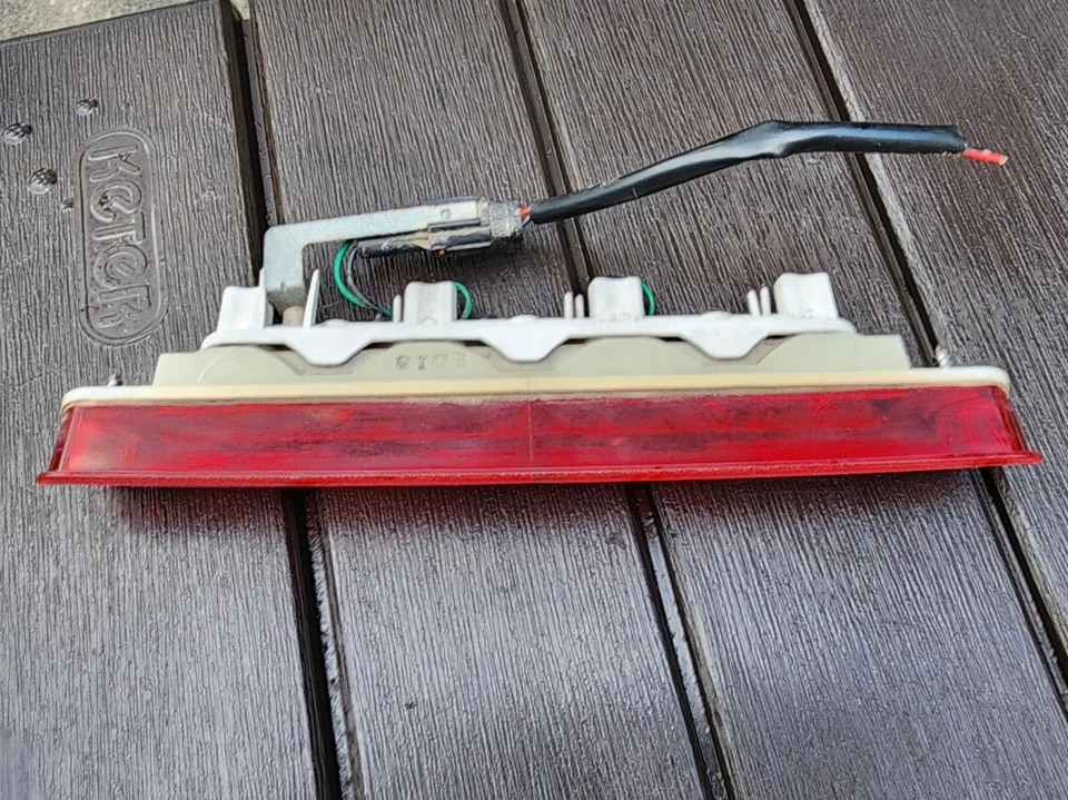 1995-1997 Isuzu Rodeo OEM Third/3rd Brake Light w/Plug In Harness Used - Image 2 of 4