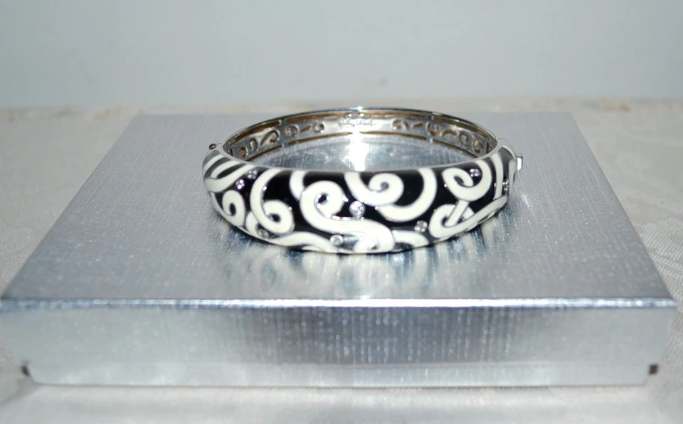 $675 Impresionante Brazalete Brazalete Belle Etoile "Desenlacement" Esmalte Negro y Crema Foto 3 de 4