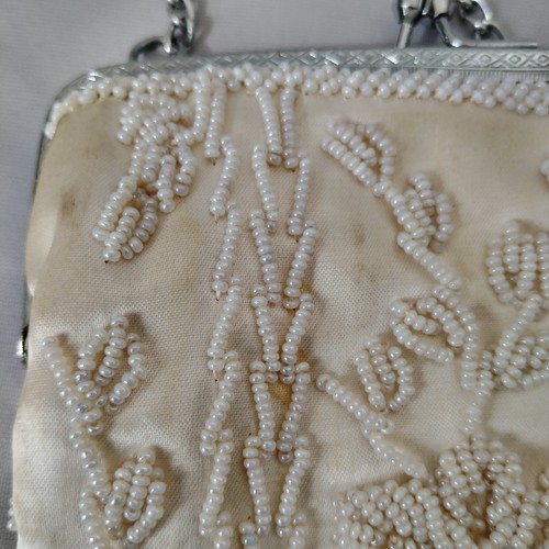 Vintage 1960's Hand Made in Hong Kong Pretty Beaded Evening Bag 15 X 13CM - Picture 5 of 7