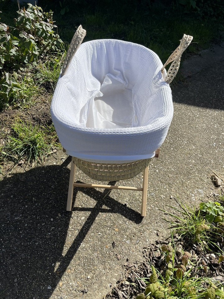 MAMIA White and Wicker Baby Moses Basket and Wooden Stand with Lining