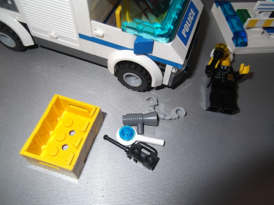 LEGO City 7286 Prisoner Transport, foto 4 di 4