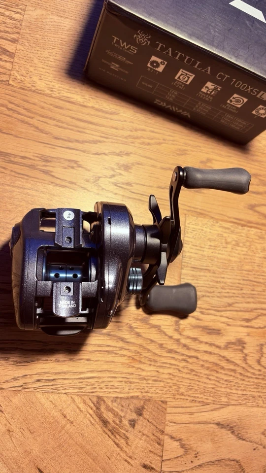 Carrete de pesca Daiwa Tatula CT 8.1:1 para mano izquierda cebo fundición 100XS lo sacó dos veces Foto 2 de 4