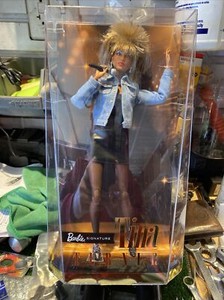 Barbie Tina Turner A la moda de los 90 Mattel HCB98