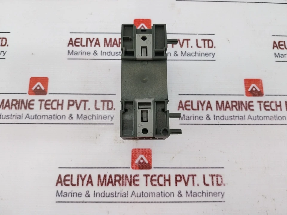 Siemens 6ED1 055-1FB00-0BA1 LOGO! Expansion Module DM8 230R 4XRelay Output 5A - Image 2 of 4